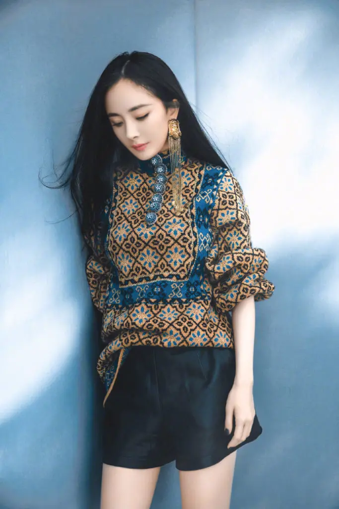Netizens Complain about Yang Mi's Pictures Being Overly Photoshopped