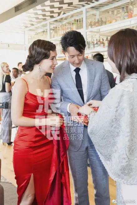 38jiejie  三八姐姐｜Han Geng and Celina Jade Held Traditional Wedding in New  Zealand