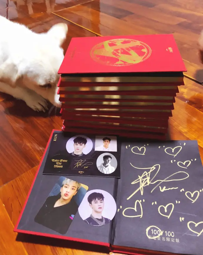 WayV's Qian Kun Surprised When He Discovers the "Fan" that Received His Specially Autographed Album