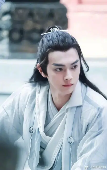 zhou dongyu long hair