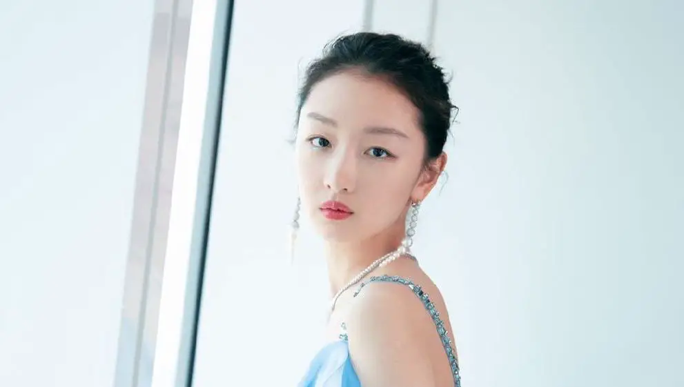 38jiejie  三八姐姐｜Zhou Dongyu Sparks Dating Rumors with Classmate After Being  Spotted Together